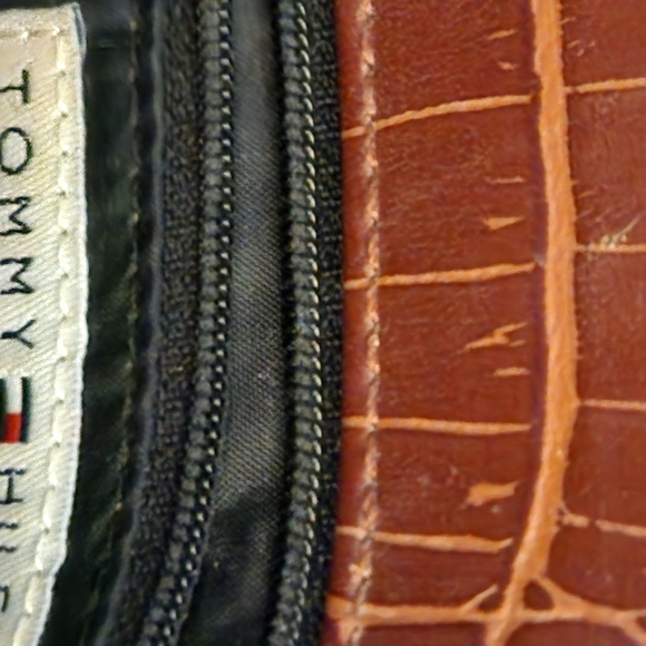 Vintage Tommy Hilfiger Brown Faux Leather Croc Embossed Medium Size Handbag - Picture 3 of 4